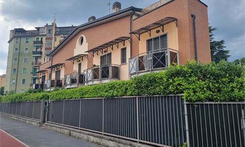 1 locale con terrazzo in Vendita a Cologno Monzese 